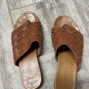 Bueno Tory Tan Sandals